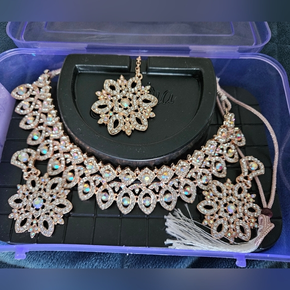 Earrings, necklace, and tikka set with rhinestones - Picture 3 of 3